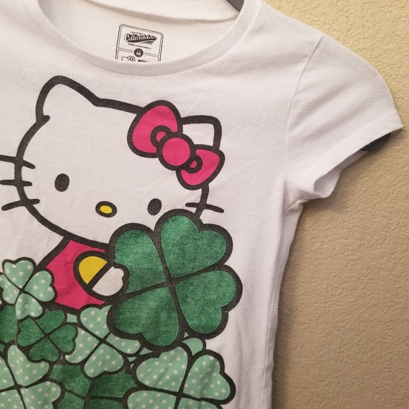 Hello Kitty St.Patrick's Day 4 leaf clover white short sleeve shirt Size Medium - Picture 10 of 11